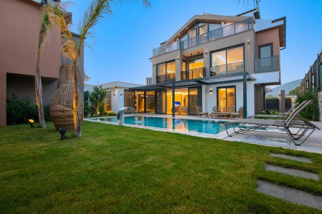 Luxury And Special Design In Hisaroenue Center -villa Bling Premium Willa